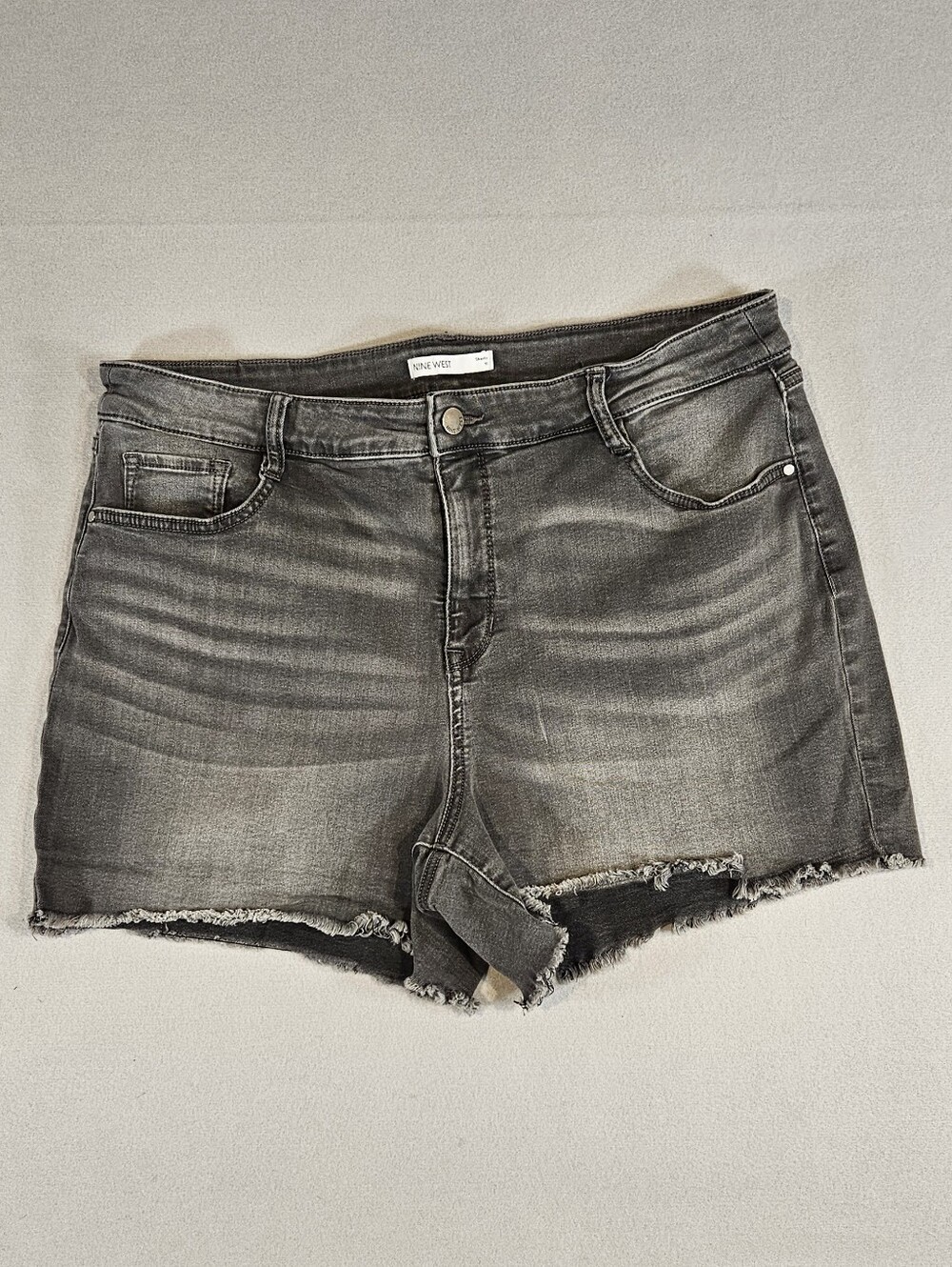 Nine West Women's Distressed Gray Wash Denim Shorts Size 16 With Raw Frayed Hem